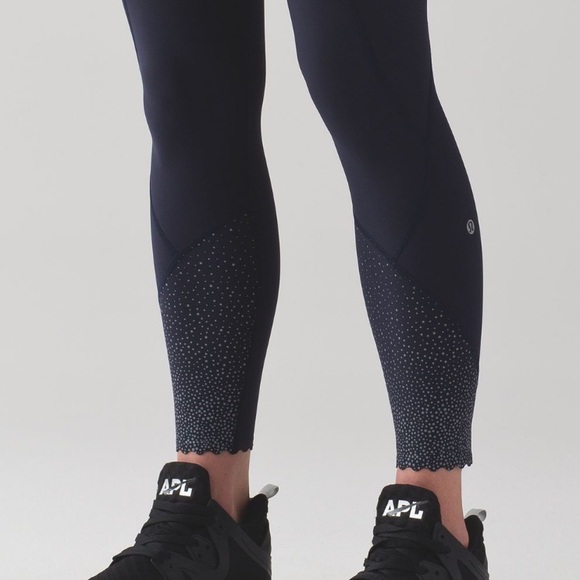 Lululemon Tight Stuff Tight II *25" in Midnight Navy Sz 8 GUC (Pilling) Workout - Picture 4 of 16